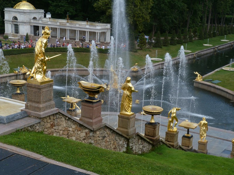 Peterhof Noptile Albe