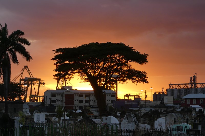 Apus de soare Trinidad