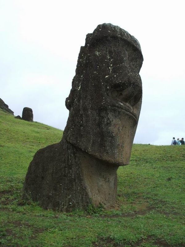 Ranu Raruku statuie moai