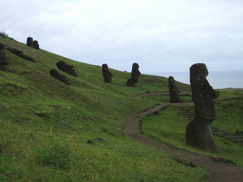 Ranu Raraku Insula Pastelui