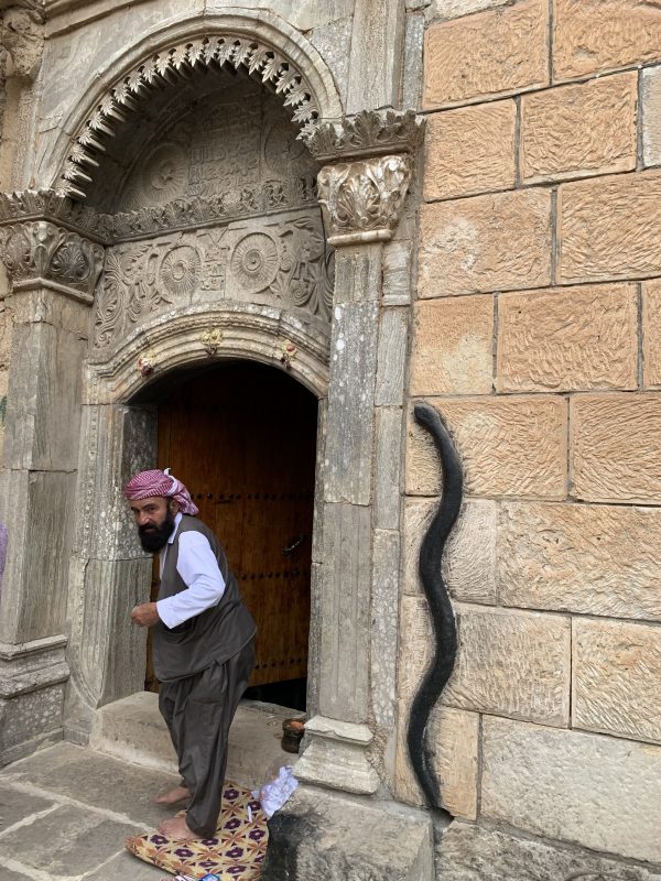 Lalish intrarea in templul principal
