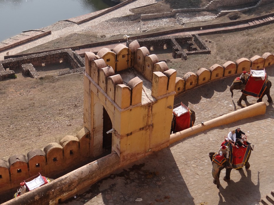 Urcare la Amber Fort