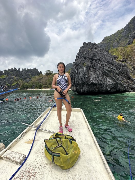 El Nido girl