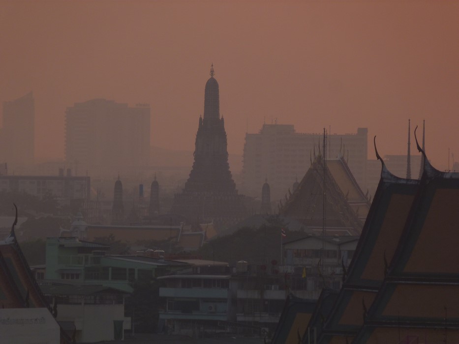 Wat Arun apus de soare