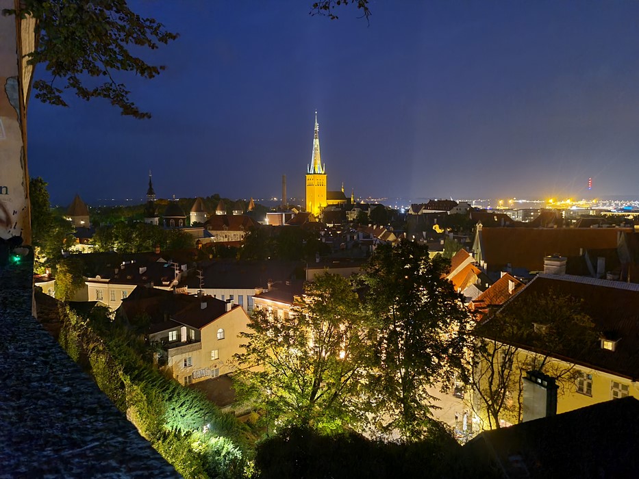 Tallinn by night