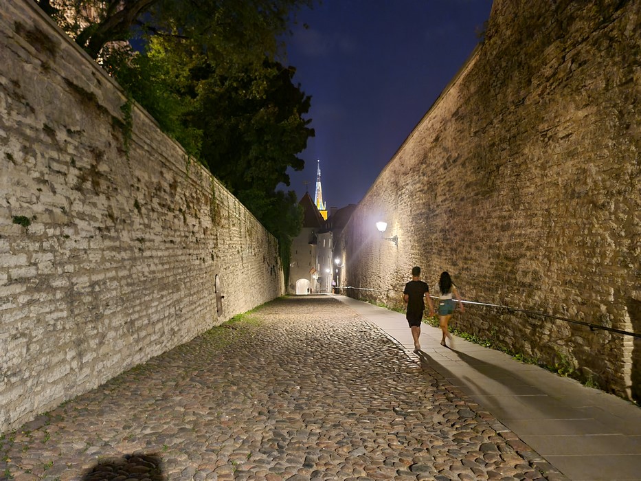 Strada intre orasul de sus si cel de jos