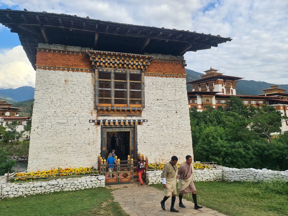 intrare dzong